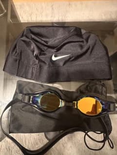 NIKE 水泳キャップ　ゴーグルのサムネイル