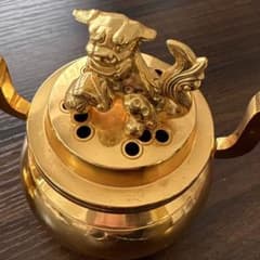 真鍮で作られた獅子の蓋付き香炉と 華鋲のセットです。 - メルカリ