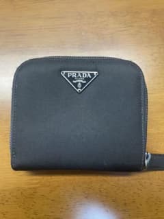 PRADA 二つ折り財布のサムネイル