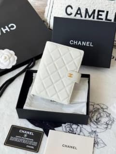 CHANEL ホワイト キルティング カードケース - メルカリ
