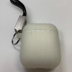Apple AirPods with Charging Case 第2世代 M…のサムネイル