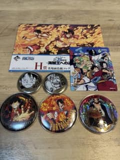 値下げ中！ワンピース　輩缶バッジ　黄金缶バッジ　ルフィ　エース　　まとめ売りのサムネイル