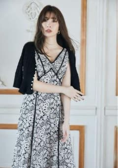 Herlipto Lace Trimmed Floral Dress blackのサムネイル