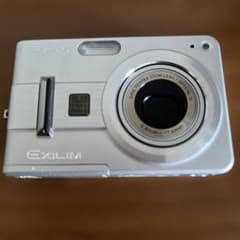 EXILIM 5.0メガピクセル デジタルカメラ 動作確認、フラッシュ⭕️ EXILIM 5.0メガピクセル コンパクトデジタルカメラ - メルカリ