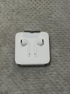 新品・未使用　iPhone純正イヤホン　有線ライトニングのサムネイル