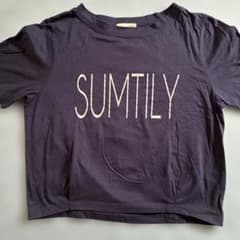 AuieF ロゴプリント 半袖Tシャツ ネイビー