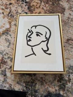 線画の人物アート 金色フレームのサムネイル