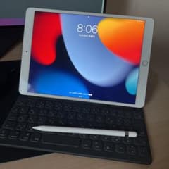 iPad Pro 10.5 256G + 純正キーボード+ Pencilのサムネイル
