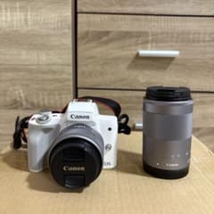 Canon EOS Kiss M2 ホワイト　ダブルズームキットのサムネイル
