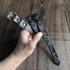 スタッズナローロングベルト シルバー ミッスーリ フラワー＋HTC CALEE