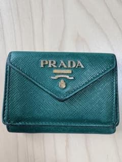 PRADA 三つ折り財布 サフィアーノレザー グリーン - メルカリ