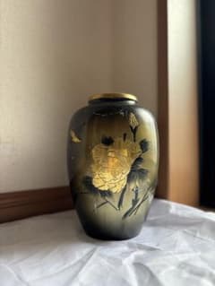 黒と金の花瓶 花器 陶器 - メルカリ