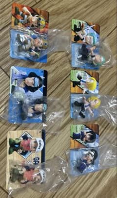 ワンピースのカードとフィギュアセットのサムネイル