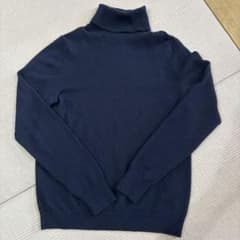 UNIQLO カシミヤタートルネックセーター　ネイビー　Lサイズのサムネイル