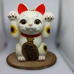 5号(白)両手上げ合格招き猫 貯金箱 陶器製 木台付き 置物 - メルカリ