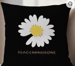 PEACEMINUSONE 柄クッションカバーのサムネイル
