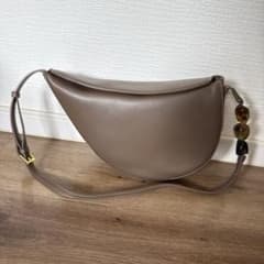 ZARA ショルダーバッグ サドル型 グレージュのサムネイル