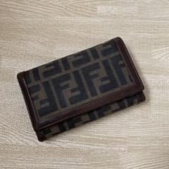 FENDI フェンディ　二つ折り財布のサムネイル
