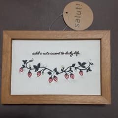 サリュ　新品　いちご刺繍パネルのサムネイル