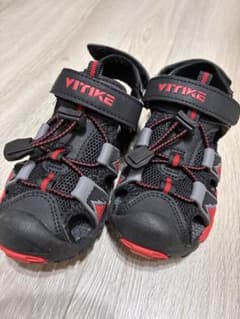 【美品】VITIKE キッズ サンダル ブラック レッド 17.5cmのサムネイル