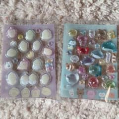 Cute-eyed friends collection stickers, featuring raw oysters from an aquarium, with sticker sheet included.