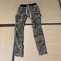ミニマル迷彩カーゴパンツ Mサイズのサムネイル