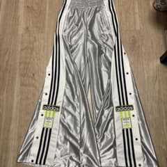 メ*ル様 adidas ストライプ サテンジャージ シルバーのサムネイル