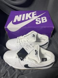 NIKE SB DUNK LOW white/blackのサムネイル