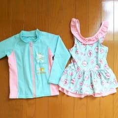 ラッシュガードと水着 110のサムネイル