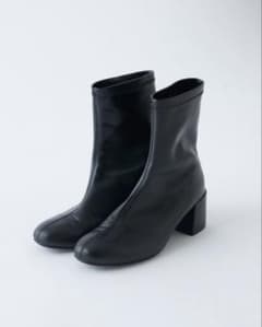 ブラックレザーブーツ 中ヒール スリムフィットのサムネイル
