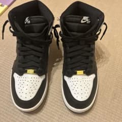 NIKE AIR JORDAN 1のサムネイル