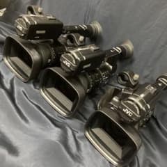 JVC 業務用ビデオカメラ gy-hm650三台セット！バッテリー等おまけ付き！ JVC 業務用ビデオカメラ gy-hm650三台セット！バッテリー等