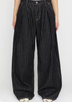 【完売品】lagua gem STRIPE TUCK WIDE デニムBLKのサムネイル