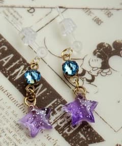 星　レジン　アクアマリン　スワロフスキー　樹脂ピアスのサムネイル
