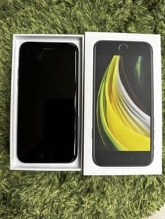 iPhone SE 第2世代 ブラック 128GB SIMフリー　付属品未使用のサムネイル