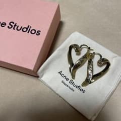 Acne Studios ハートフープピアス　ゴールド Acne Studios ハートフープピアス ゴールド - メルカリ