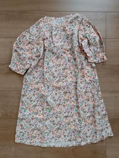 花柄ワンピース　120センチ　ナチュラルワンピースのサムネイル