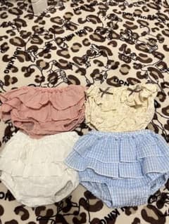 ベビー用フリルブルマ 4枚セット 70-80cmのサムネイル