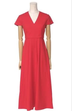 ヨーコチャン　レッド Vネック 半袖 ワンピース ヨーコチャン レッド Vネック 半袖 ワンピース - メルカリ