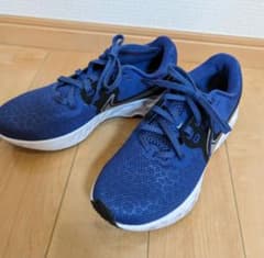 ナイキNIKE　ランニングシューズ　リニューライド2　24cmのサムネイル