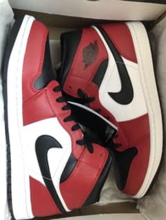 NIKE AIR JORDAN 1 MID CHICAGO BLACK TOEのサムネイル