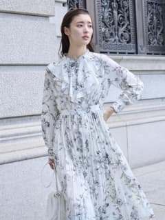 r*u様 （極美品）FRAY ID ネックフリルプリーツプリントワンピースのサムネイル