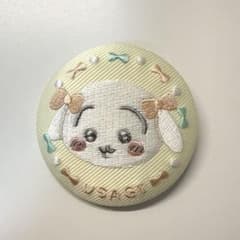 ちいかわ うさぎ 刺繍缶バッジのサムネイル