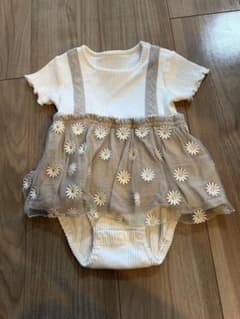 バースデイ（しまむら）　花柄チュニック付きロンパース 70cmのサムネイル