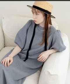 《hinari》新品未使用　チェック柄パフスリーブワンピース　ブルーのサムネイル