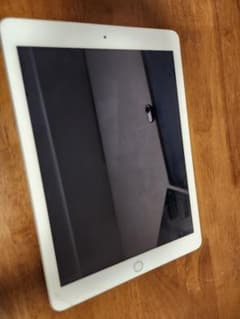 無印iPad第5世代　32GB　wifiモデルのサムネイル