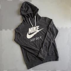 NIKE フード付きパーカー ロゴ入り ダークグレー Mのサムネイル