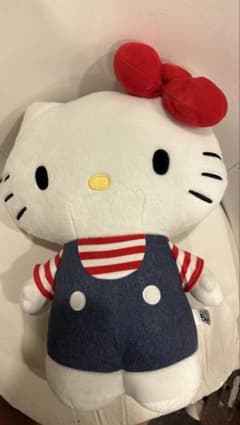 サンリオ ハローキティ 50周年ローソンくじ特賞ぬいぐるみのサムネイル