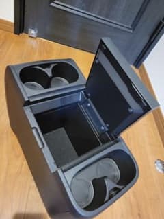新型デリカd5純正コンソールボックス 新車取り外し新品未使用ブラックのサムネイル