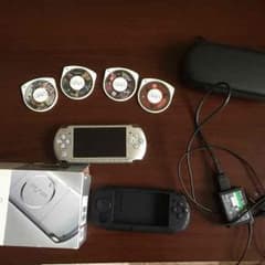 PSP（箱あり、説明書なし）、カセット4種、シリコンカバー、ケースのサムネイル